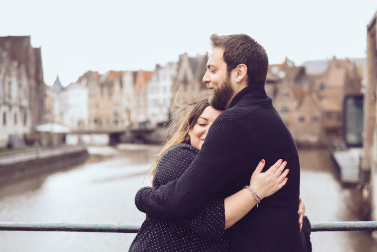séance photo de couple à Gand avec une photographe belge, Emotion is Art